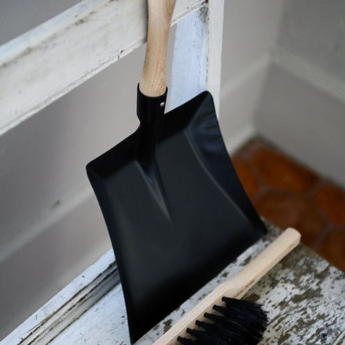 Black Metal Dustpan (Last Chance)